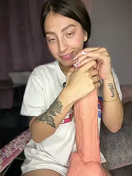 _QaraH's Live XXX Chat