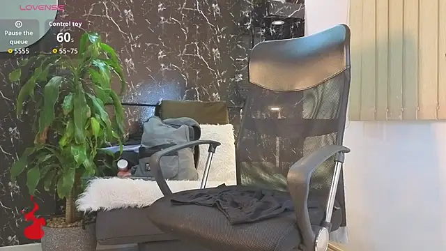 XXX chat uživo modela MR_EITHAN