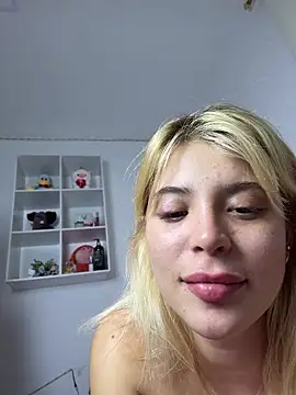 _Alicee_1 Adlı Modelin Canlı XXX Sohbeti
