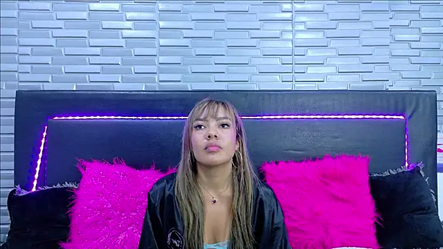 SeraphynLuxora: онлайн-секс-чат