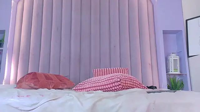 Chat +18 de Meganlove__ ao vivo