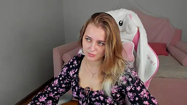 EllaBells' Live XXX Chat
