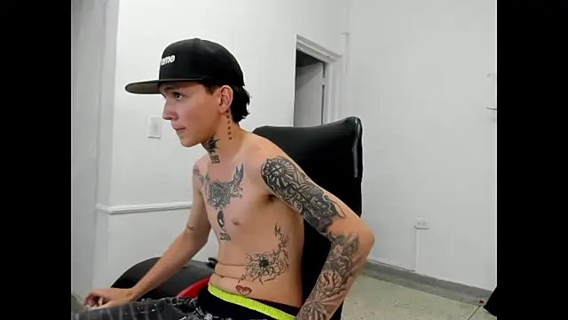 Pokazy przed kamerką – StraightBoy_Nick