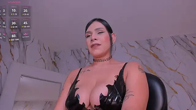XXX chat uživo modela SarahYates