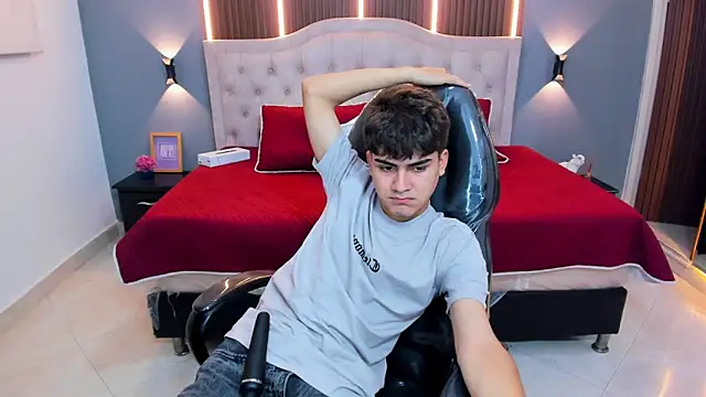 Chat XXX ao vivo de Tommy18__