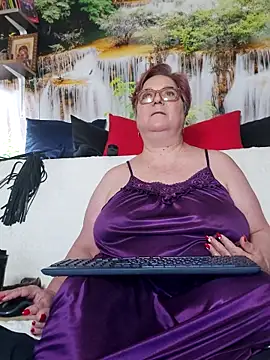 QueenPammy1 élő XXX-chatje
