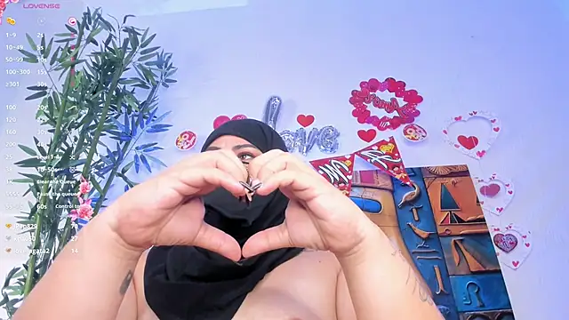 samanee_konn Show in webcam