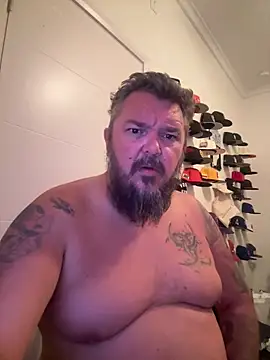 TatooedBear: διαδικτυακό σόου στην κάμερα