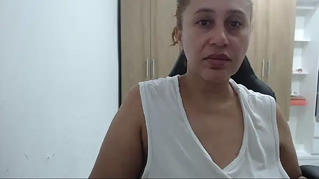 Chat XXX ao vivo de RoxanaLove9