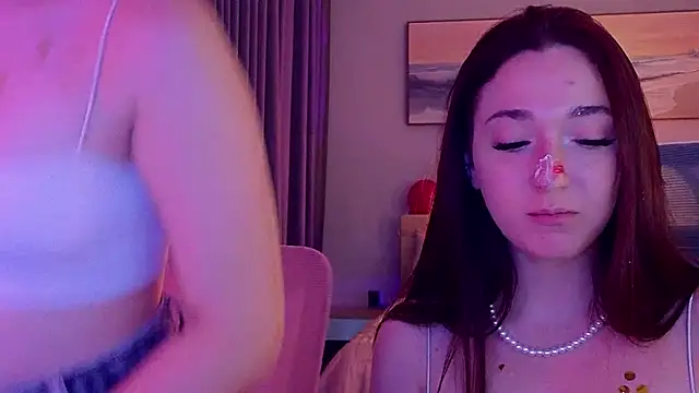 MoonkissGirls Adlı Modelin Canlı XXX Sohbeti