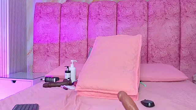 emmacurvy live XXX chat
