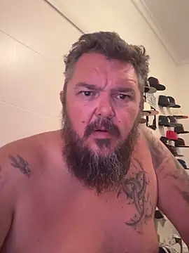دردشة TatooedBear الجنسية المباشرة