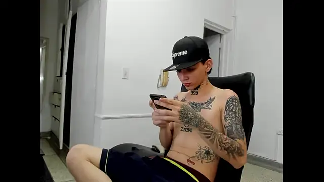 دردشة StraightBoy_Nick الجنسية المباشرة