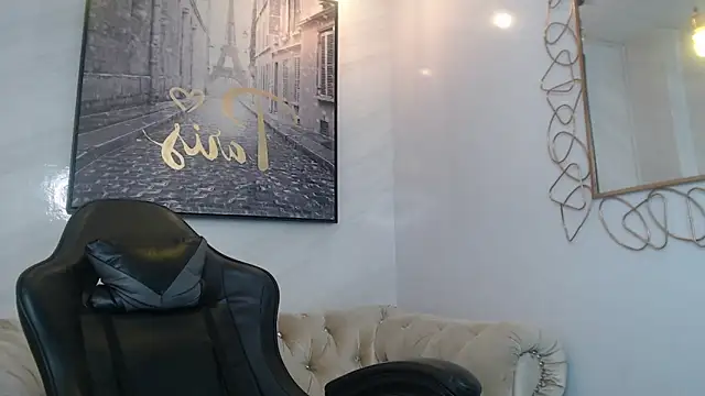 Evy_Luxx_v Adlı Modelin Canlı XXX Sohbeti