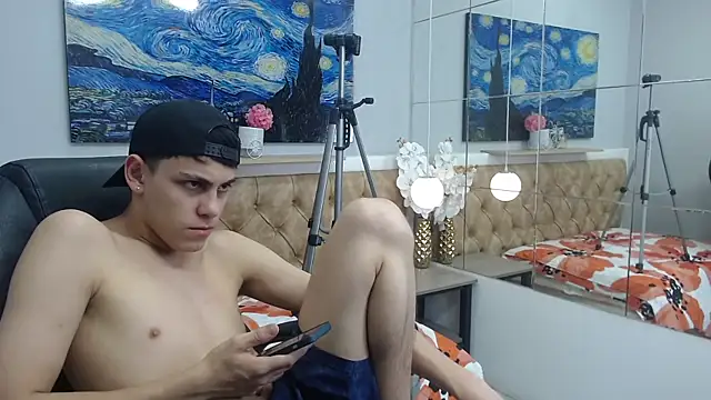 Ethanx18_ Show in webcam