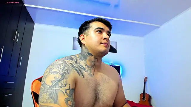 XXX chat uživo modela thiago__cp01