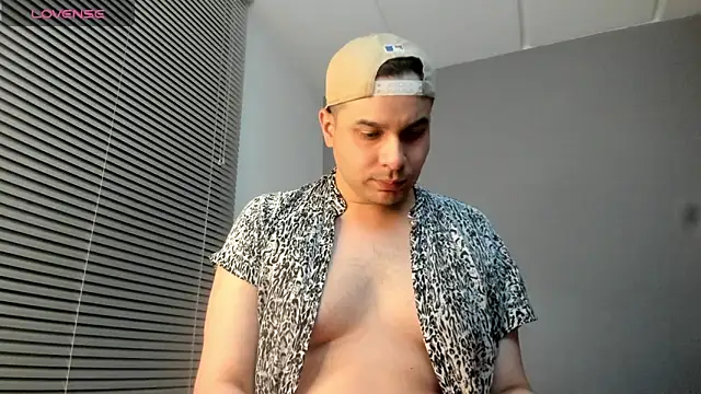 Latin_boy_surprisee 웹캠 쇼