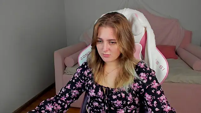 EllaBells' Live XXX Chat