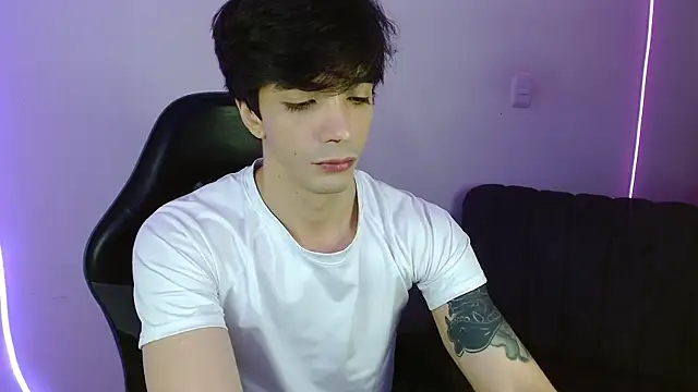 H3ll_B0I Live XXX-Chat