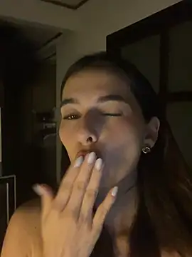 Coralinee_01 – Naživo XXX chat