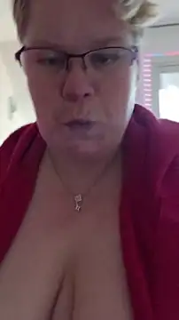 Curvy-German-Mom Live XXX-chat