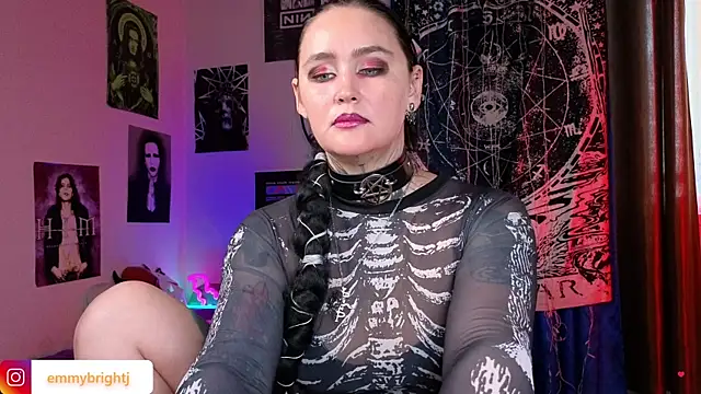 Emmybrightj_ élő XXX-chatje