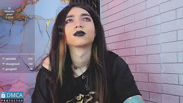 MaeveKuro's Webcam Show