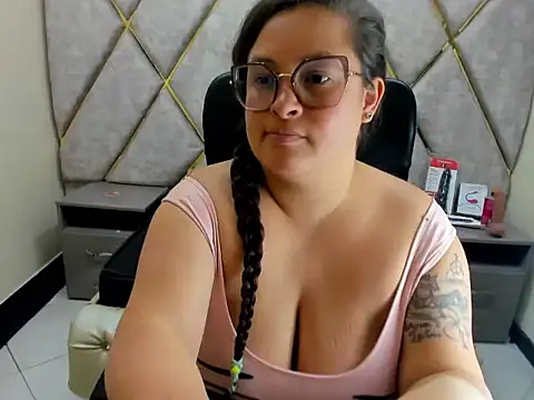 Sarah_Boobs_ Chat XXX in diretta