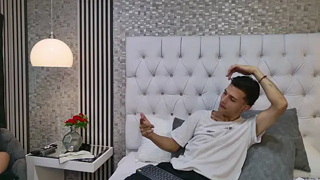 ChloeAndJeanPaul Pertunjukan Webcam