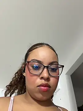 Chat +18 de AlesiaCooper ao vivo