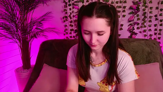Tiny_BunnyX Chat XXX in diretta