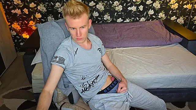 XXX chat uživo modela Vuitton