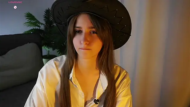 Chat +18 de ClarineCasebolt ao vivo