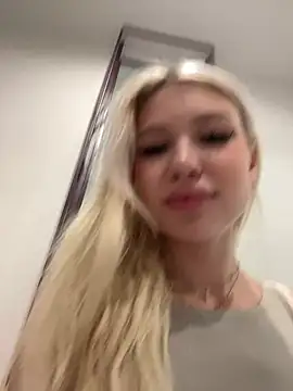 Kiss_Auroraa's Webcam Show