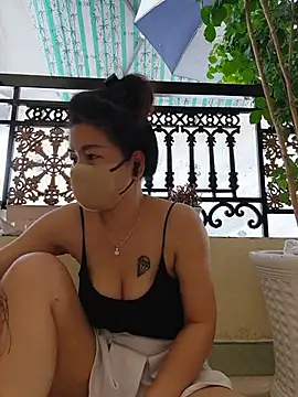 lyna_bl Live XXX Chat