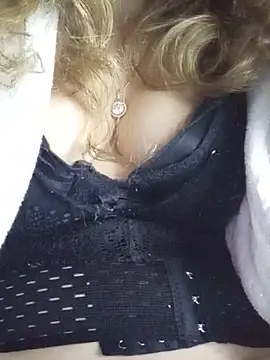 KattyLuuu élő XXX-chatje