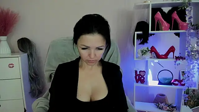 Mollybloom40 Adlı Modelin Canlı XXX Sohbeti