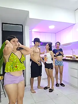 royalgirls_x élő XXX-chatje