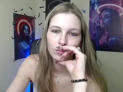 StrangerGi Live XXX Chat