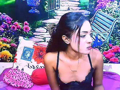 IndianPretty14u2Luv Live XXX-chat
