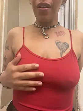 Desirae_Luciano élő XXX-chatje