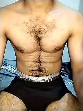 Mr_Hotyy: διαδικτυακό σόου στην κάμερα