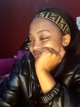 GoodinbedAfrican4 Adlı Modelin Canlı XXX Sohbeti