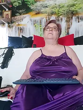 Онлайн чат XXX QueenPammy1