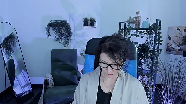 AureliaGleam Adlı Modelin Canlı XXX Sohbeti
