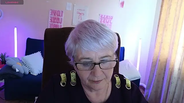 Chat +18 de Sandra_Snowflake ao vivo