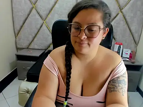 Sarah_Boobs_ Chat XXX in diretta