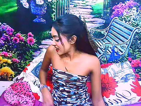 IndianPretty14u2Luv Adlı Modelin Canlı XXX Sohbeti