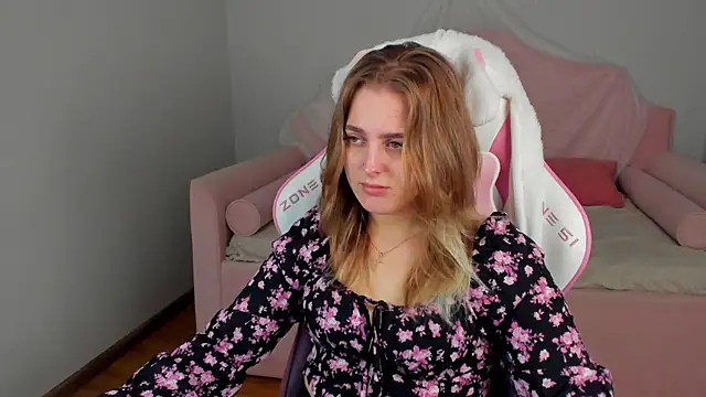 EllaBells' Live XXX Chat