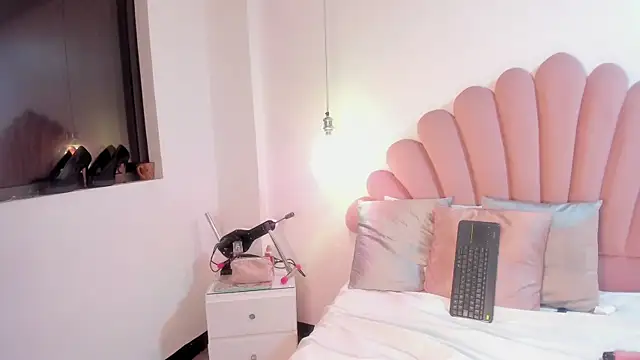 SabrinaVantress' Live XXX Chat